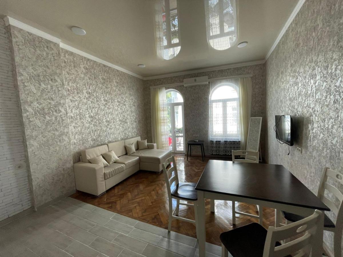 Центр Города Батуми Apartment Rustaveli 13 Εξωτερικό φωτογραφία
